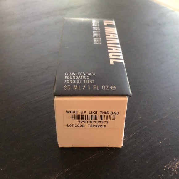 Il Makiage Woke Up Like This 040 Flawless Base Foundation - Picture 3 of 3